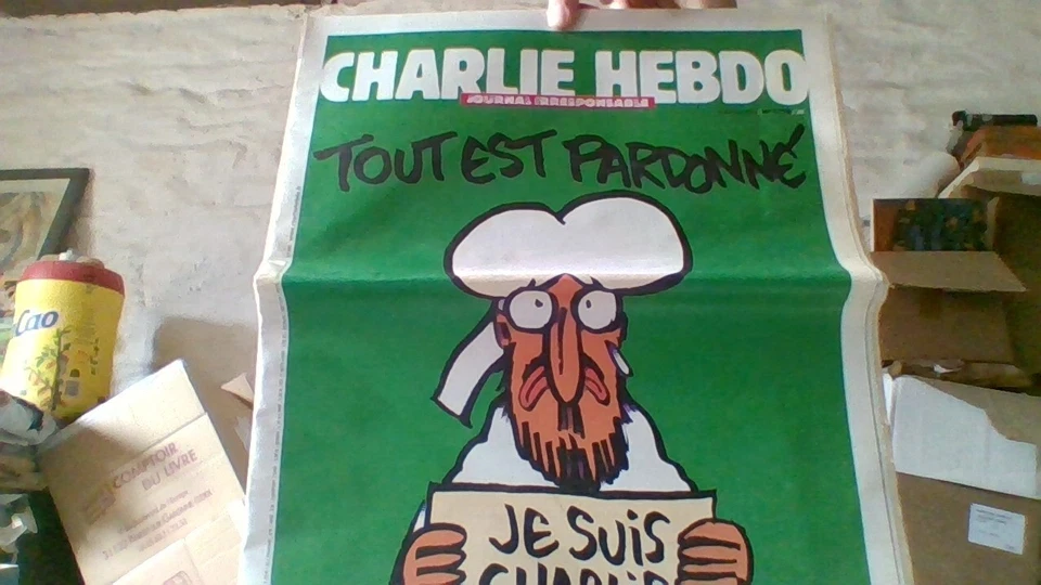 A Charlie Hebdo " tout est pardonné " n° 1178 - 14 Janvier 2015 - P - Photo 1/1