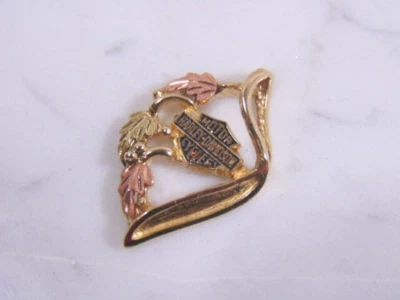 Colgante de motocicleta Harley Davidson vintage Estate de oro amarillo y rosa de 10 k para mujer Foto 1 de 2