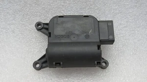 AUDI / VW / SKODA - Stellmotor Heizung Klima / 0132801386 BOSCH 12V VMC ##213 - Bild 1 von 4
