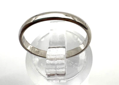 estate 10k white gold 2mm wedding band 1.3g sz 5 $300 #126 - Image 1 of 4