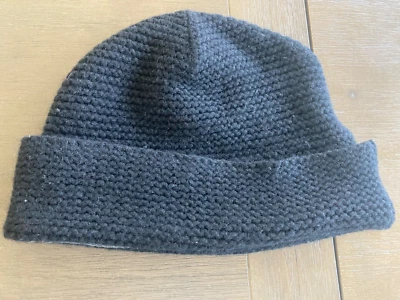 Gorro tejido de lana negro Gap con vellón gris unisex Foto 1 de 4