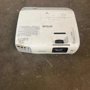 Epson Powerlite 97H 3LCD-Projektor H688A 1800 Lampenstunden & Fernbedienung - Bild 1 von 5