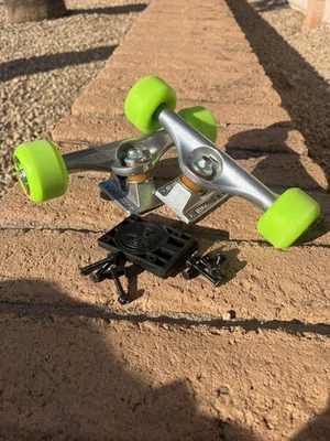 Ruedas de skate Independent 169 Trucks, Bones Reds & Powell Dragons 55 mm Foto 1 de 2