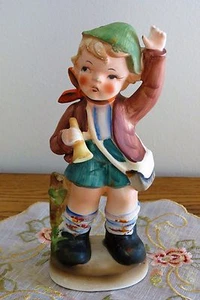 Estatuilla de niño pintada a mano vintage (estilo Hummel) de Relco, Japón usada en excelente estado - Imagen 1 de 8