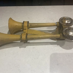 Vintage Dual Trompete Lufthorn Signalton USA reparaturbedürftig - Bild 1 von 7