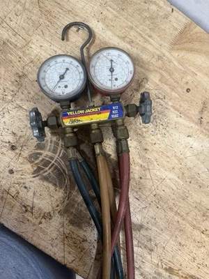 Medidores de colector de prueba y carga Yellow Jacket R-12 R-22 R-502 con mangueras Ritchie Foto 1 de 4