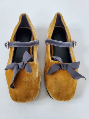 Pisos de ballet de terciopelo aplastado Zara con correa y hebilla adornada talla 35 EE. UU. 5 Foto 1 de 4