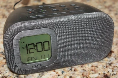 iHome iBT210 Bluetooth будильник радио с USB зарядки черный динамик - Изображение 1 из 4