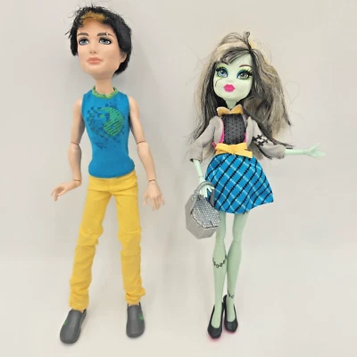 Pacote de bonecas Monster High Picnic Casket Frankie Stein & Jackson Jekyll. - Imagem 1 de 4