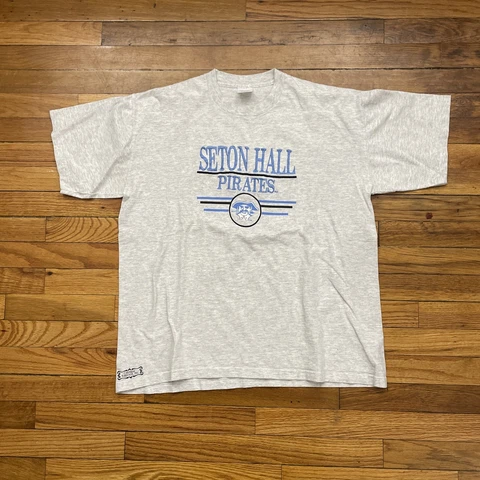 90’s Vintage NCAA Seton Hall Pirates Single Stitch Embroidered T Shirt Size XL Cover