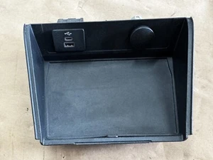 Consola Ford Mustang S650 2024 almohadilla moldura compartimento central consola OEM - Imagen 1 de 3