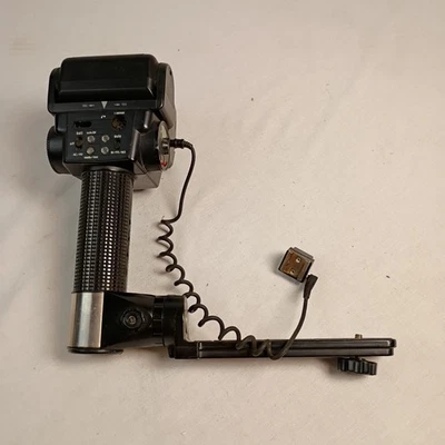 Sunpack Auto 522 Thyristor Handle Mount Camera Flash With Bracket Vintage - Image 1 of 4