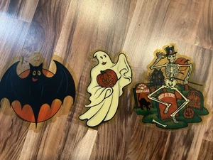 De colección 1990 Prismatix Halloween Ventosa Ventana Decoraciones Fantasma, Esqueleto, Murciélago - Imagen 1 de 18