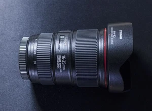 Obiettivo Canon EF 16-35mm F/4.0 L EF IS USM - Foto 1 di 1