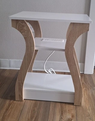 Mesa auxiliar / mesita de noche moderna de madera blanca y clara - dos estantes - limpia y resistente Foto 1 de 2