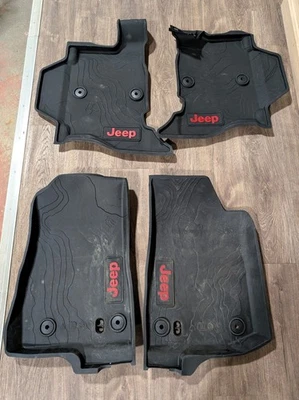 Гибридные всепогодные коврики 2020–2026 Jeep Wrangler 4XE Mopar 82216624AA - Изображение 1 из 4