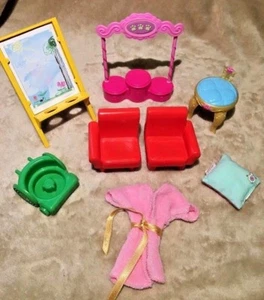 Mattel Dollhouse Replacement Furniture Easel Miscellaneous Pieces Lot of 8  - Picture 1 of 9