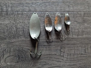 Lot of 4 Vintage Acme Little Cleo WIGLE LURE (3) Dancing Hula Lures - Picture 1 of 7