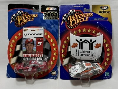 NASCAR 获奖者圈 2000 #20 斯图尔特和 2003 年比尔·埃利奥特 #9 Pit Pass 1: 64 全新无标签 — 第 1/4 张图片