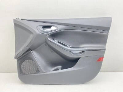 Оригинальная отделочная панель для передней правой двери салона седана Ford Focus 2.0 SE 2015-2018 годов выпуска - Изображение 1 из 4