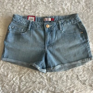 NWT Girls Adjustable Waist Light Wash Denim Shorts - Girls 14 - Picture 1 of 5