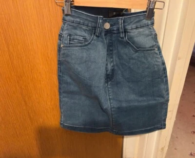 Minifalda vaquera Misssguided lavado piedra para mujer Foto 1 de 4