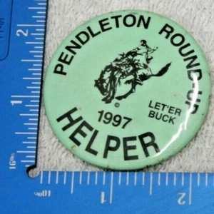 Pendleton arrotondato "HELPER" vintage diametro 2-3/8" 1997 pulsante pinback - Foto 1 di 3