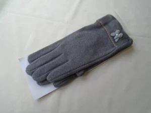 Ladies Winter Velvet Feel Touch Screen Gloves Butterfly & Pearl Detail Grey New - Picture 1 of 1