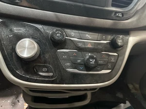 17 CHRYSLER PACIFICA Temperature AC Heater Climate Control - Picture 1 of 3