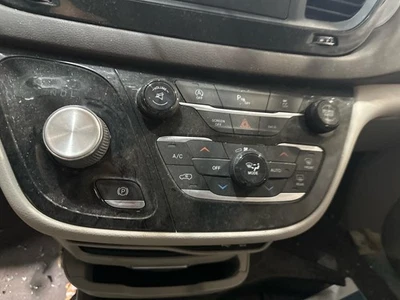17 CHRYSLER PACIFICA Temperature AC Heater Climate Control - Image 1 of 3