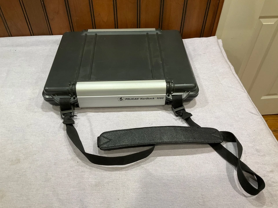 Vintage Pelican Hardback 1090 The Ultimate 15” Notebook Computer Protector, NEW - Image 1 of 4