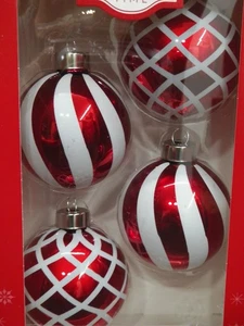 Juego de 4 adornos navideños Holiday Time Swirls rojo y blanco - Imagen 1 de 3