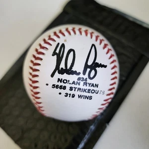 Nolan Ryan Ball - 5668 Strikeouts 319 vince souvenir baseball firmato - Foto 1 di 1