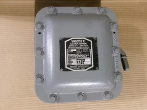 Square D 54341 Safety Switch 30 Amp 575Volt 10Hp Explosion Proof AK - Picture 1 of 3
