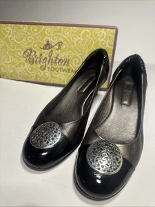 Brighton Marci Pewter Black Leather Crinkle Back Shoes 7.5 M Silver Medallion - Picture 1 of 14