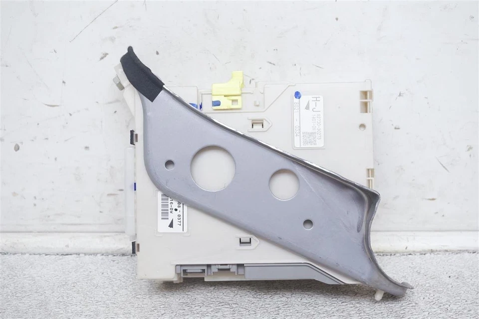 2007-2011 Lexus Gs350 Driver Junction Fuse Box  82730-30274 - Image 1 of 4