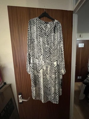Matalan Soon - NWOT black & Ivory Patterned Dress - Size 22 - Image 1 of 4