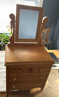 Cómoda de muestra de vendedor de 4 cajones de colección, espejo inclinable, 20,5" T, Woodcraft Co. HI Foto 1 de 4