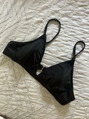 Top de bikini Express negro con brillo dorado brillante triángulo Foto 1 de 2