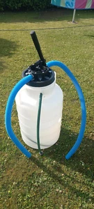 60 Ltr. Wasserfass Mit Hand Lenzpumpe - Bild 1 von 4