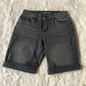 Calvin Klein City Shorts Bermuda Denim Light Gray Womens Denim Size 26 Roll Cuff - Picture 1 of 11