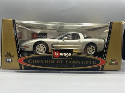 Chevrolet Corvette Silver 3356 1997 Bburago Gold Collection 1/18; Foto 1 de 4