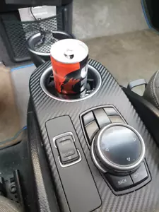 Inserto portavasos/teléfono para lata de 250 ml para BMW i3 - Imagen 1 de 3