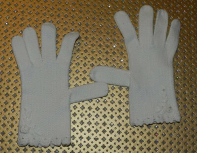 Guantes de comunión niña blancos vintage años 50, tiene flor con 2 perlas pequeñas Foto 1 de 2