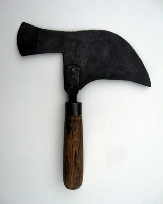 Ancienne serpe à talon huppe fer marquée ancien outil de vigneron vigne Poudo - Photo 1/4