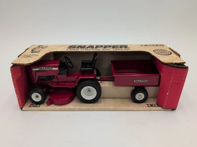 1/12 Ertl Toy Snapper Lawn Tractor & Wagon  - Image 1 of 4