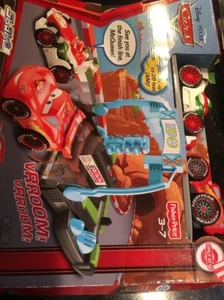 Disney Pixar Cars Fisher Price Shake N Go Drag Strip 2 Cars Target Nueva Caja de Desgaste - Imagen 1 de 9