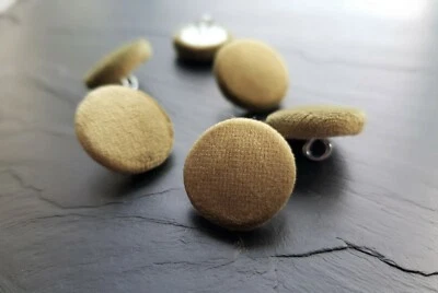 Light green velvet fabric covered buttons, 14, 19, 23, 25 or 31mm in packs - Image 1 of 4