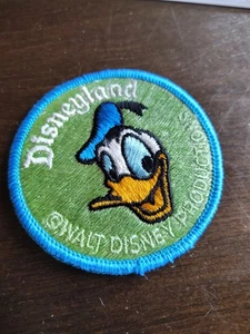 Vintage 3" DONALD DUCK Patch WALT DISNEY WORLD Souvenir WALT DISNEY PRODUCTIONS - Picture 1 of 4