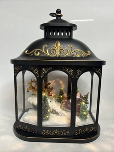 Valerie Parr Hill beleuchtete Laterne Santa Rentier Schlitten Weihnachtsszene 17 Zoll - Bild 1 von 13